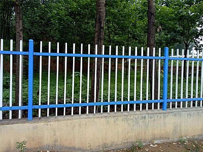 雙橫梁鋅鋼護(hù)欄