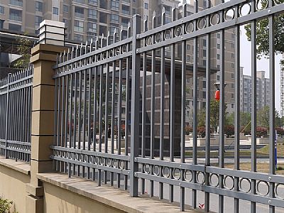 圍墻鐵柵欄生產(chǎn)廠(chǎng)家 交通隔離護(hù)欄廠(chǎng)家 市政鋅鋼圍欄廠(chǎng)家